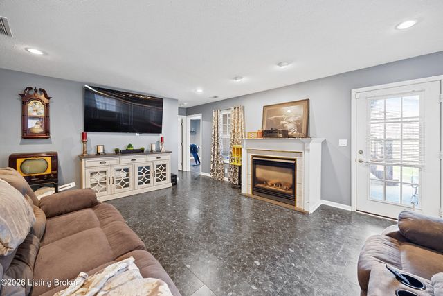 6803 Brighton Springs Ln, Louisville, KY 40291