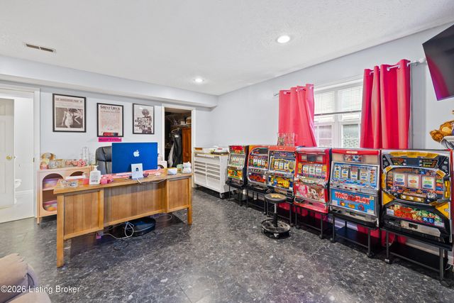 6803 Brighton Springs Ln, Louisville, KY 40291