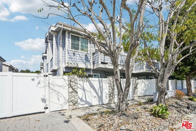 2003 Artesia Boulevard 105, Torrance, CA 90504