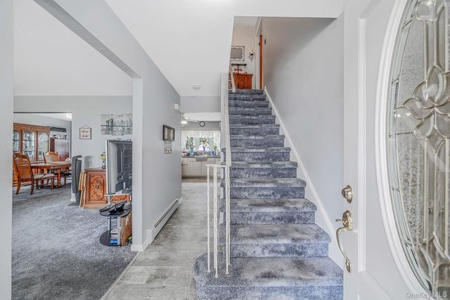 69A Erlanger Boulevard, North Babylon, NY 11703