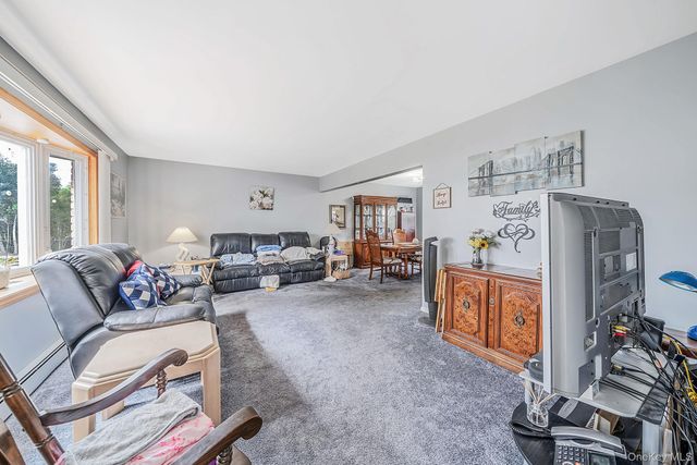 69A Erlanger Boulevard, North Babylon, NY 11703