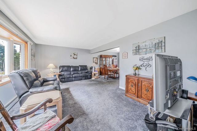 69A Erlanger Boulevard, North Babylon, NY 11703