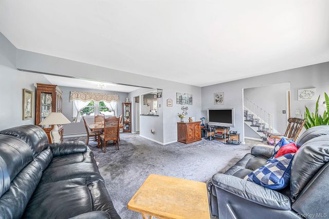 69A Erlanger Boulevard, North Babylon, NY 11703