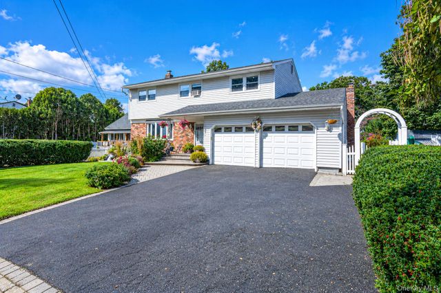 69A Erlanger Boulevard, North Babylon, NY 11703