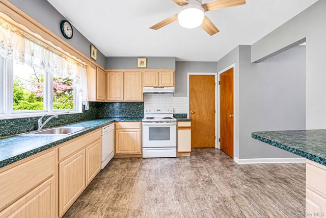 69A Erlanger Boulevard, North Babylon, NY 11703