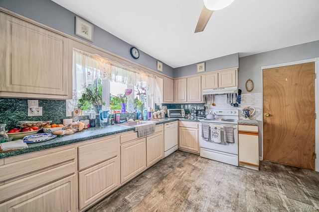 69A Erlanger Boulevard, North Babylon, NY 11703