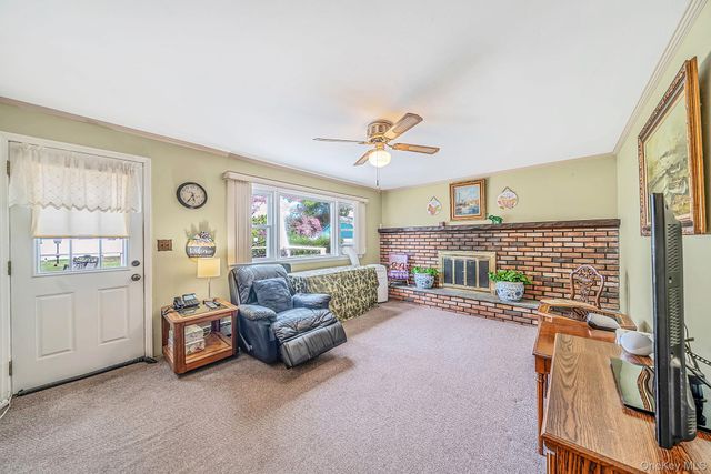 69A Erlanger Boulevard, North Babylon, NY 11703