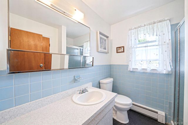 69A Erlanger Boulevard, North Babylon, NY 11703