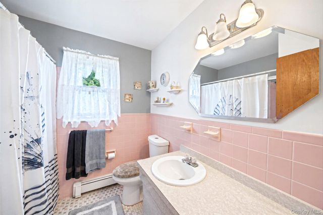 69A Erlanger Boulevard, North Babylon, NY 11703