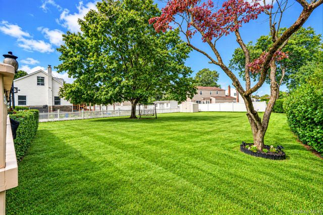 69A Erlanger Boulevard, North Babylon, NY 11703