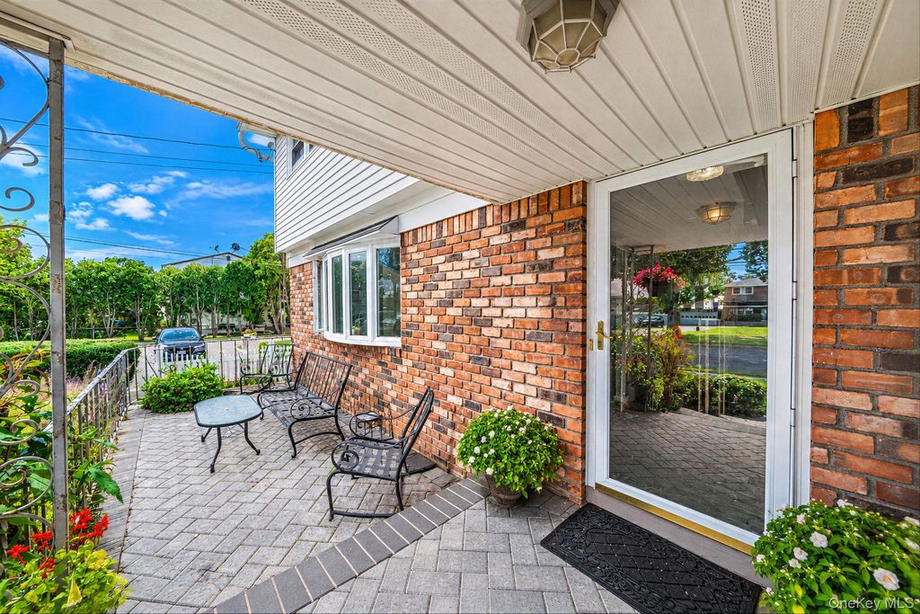 69A Erlanger Boulevard, North Babylon, NY 11703 — photo 4