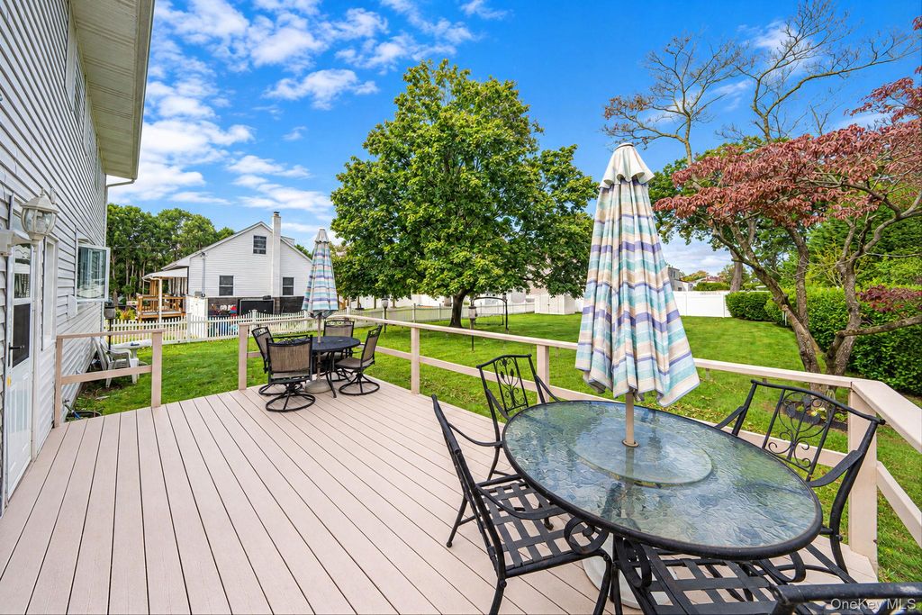 69A Erlanger Boulevard, North Babylon, NY 11703 — photo 5