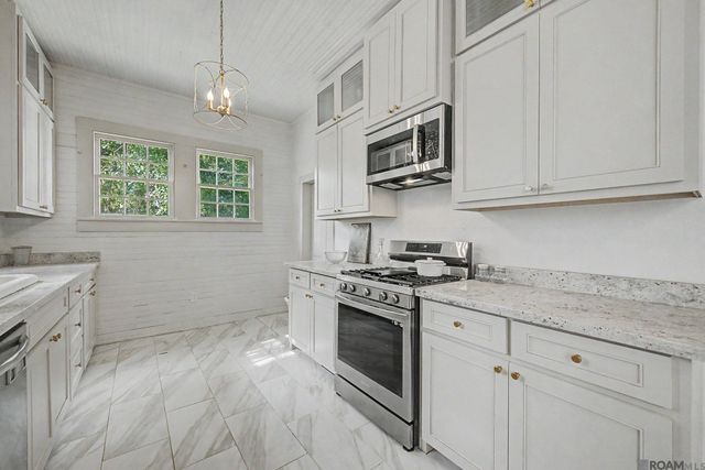 908 N Marchand Ave, Gonzales, LA 70737
