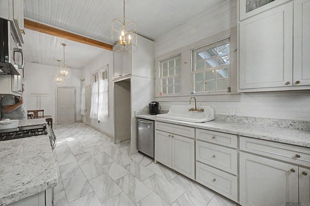 908 N Marchand Ave, Gonzales, LA 70737