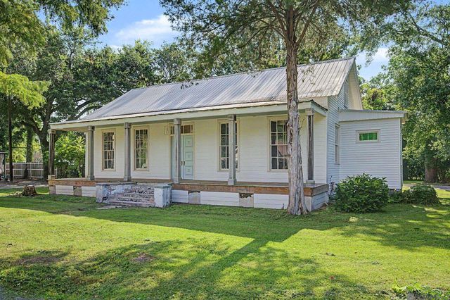 908 N Marchand Ave, Gonzales, LA 70737