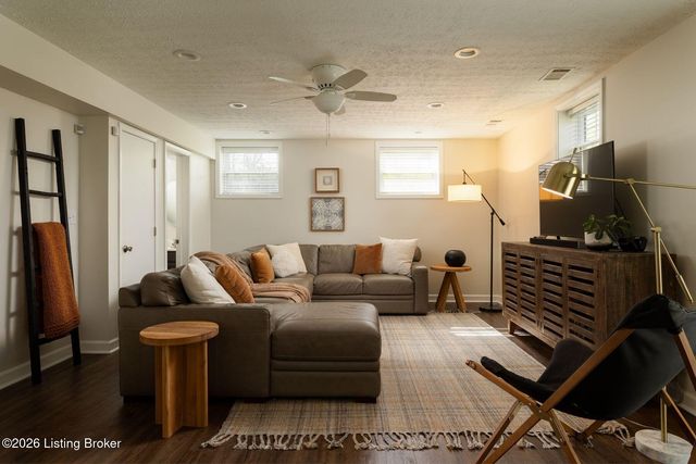 12601 Saint Clair Dr, Louisville, KY 40243