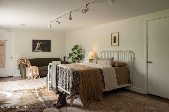 12601 Saint Clair Dr, Louisville, KY 40243