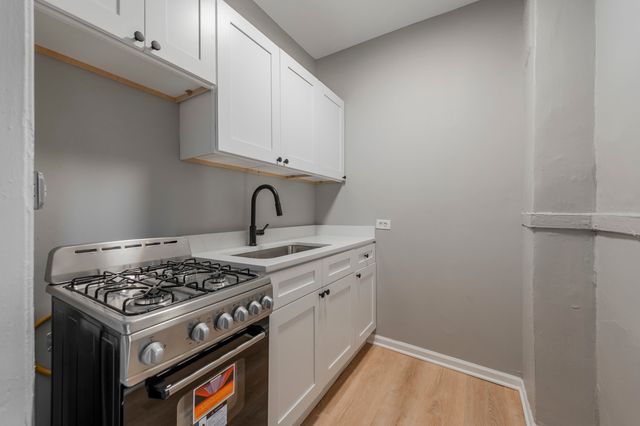 1414 W Pratt Boulevard 306, Chicago, IL 60626