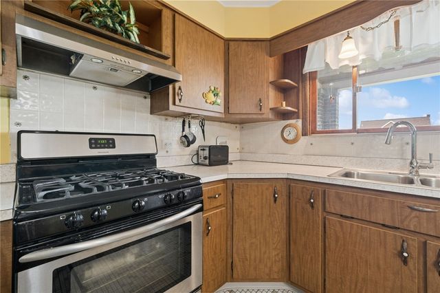 115 Locust St, Jeannette, PA 15644