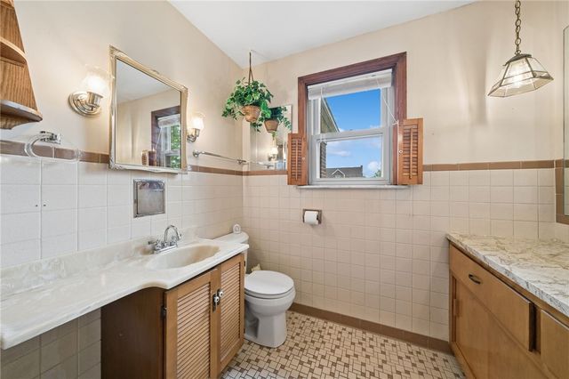 115 Locust St, Jeannette, PA 15644