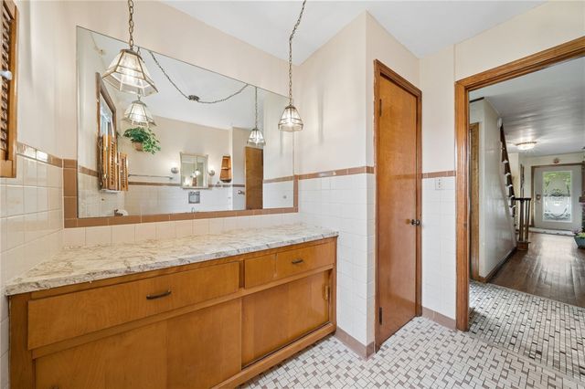 115 Locust St, Jeannette, PA 15644