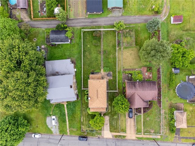115 Locust St, Jeannette, PA 15644