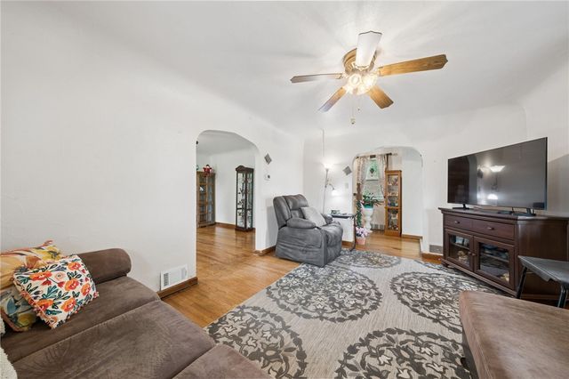115 Locust St, Jeannette, PA 15644
