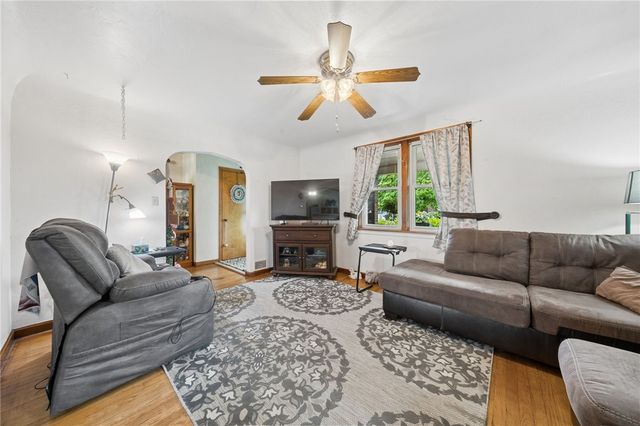 115 Locust St, Jeannette, PA 15644