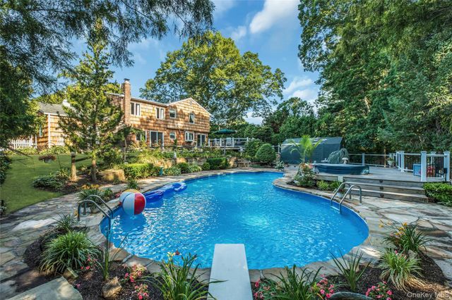 133 Main Avenue, Lake Grove, NY 11755