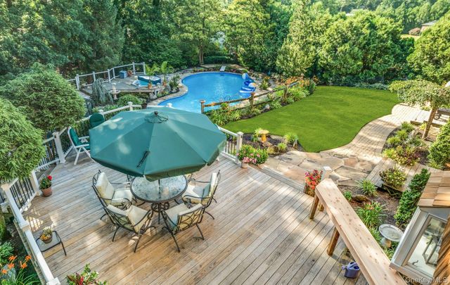 133 Main Avenue, Lake Grove, NY 11755