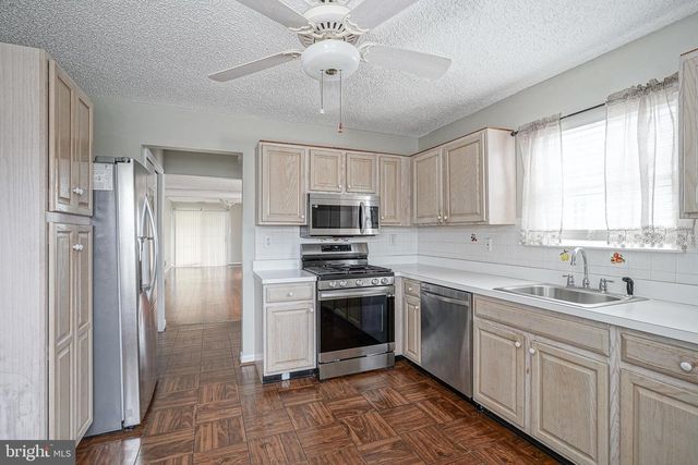 627 BARBADOS DR, Williamstown, NJ 08094