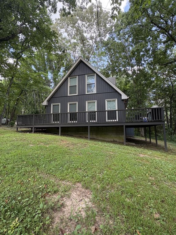1144 Chestnut Dr, Burns, TN 37029