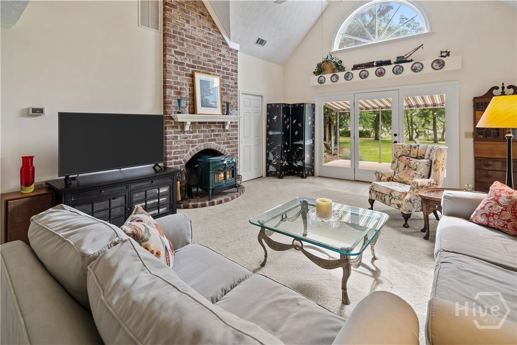Image 13 of property listing at 791 Turkey Trot Trl, Richmond Hill, GA 31324