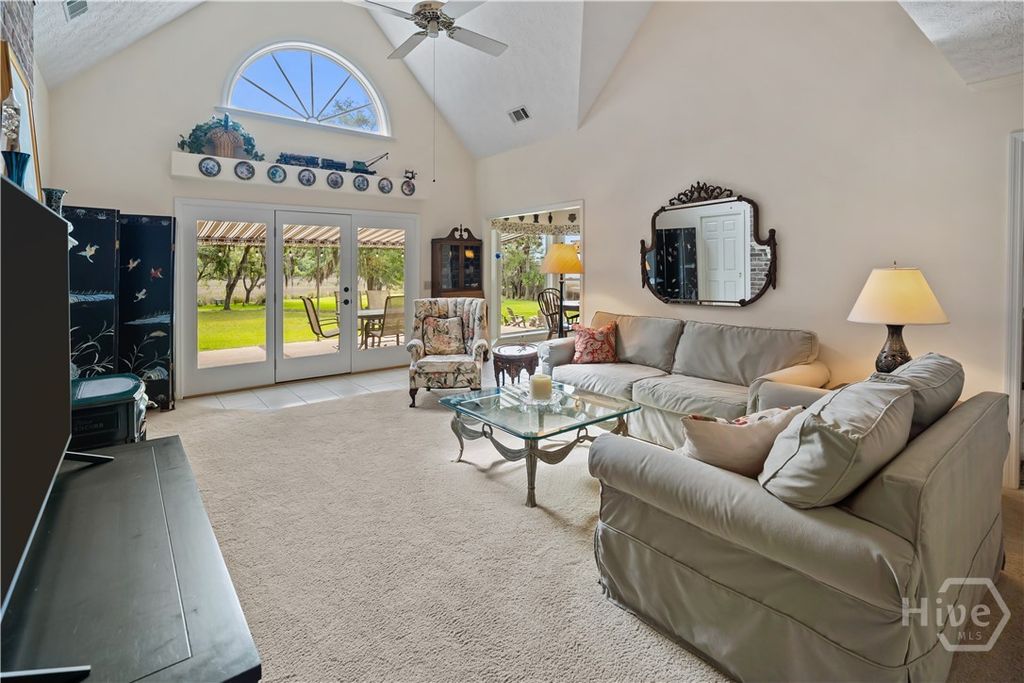 Image 15 of property listing at 791 Turkey Trot Trl, Richmond Hill, GA 31324