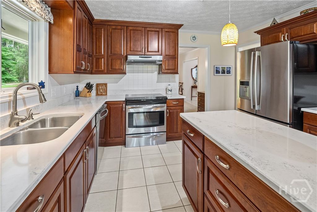 Image 19 of property listing at 791 Turkey Trot Trl, Richmond Hill, GA 31324