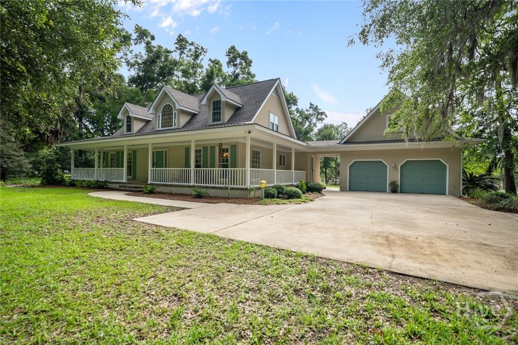 Image 3 of property listing at 791 Turkey Trot Trl, Richmond Hill, GA 31324