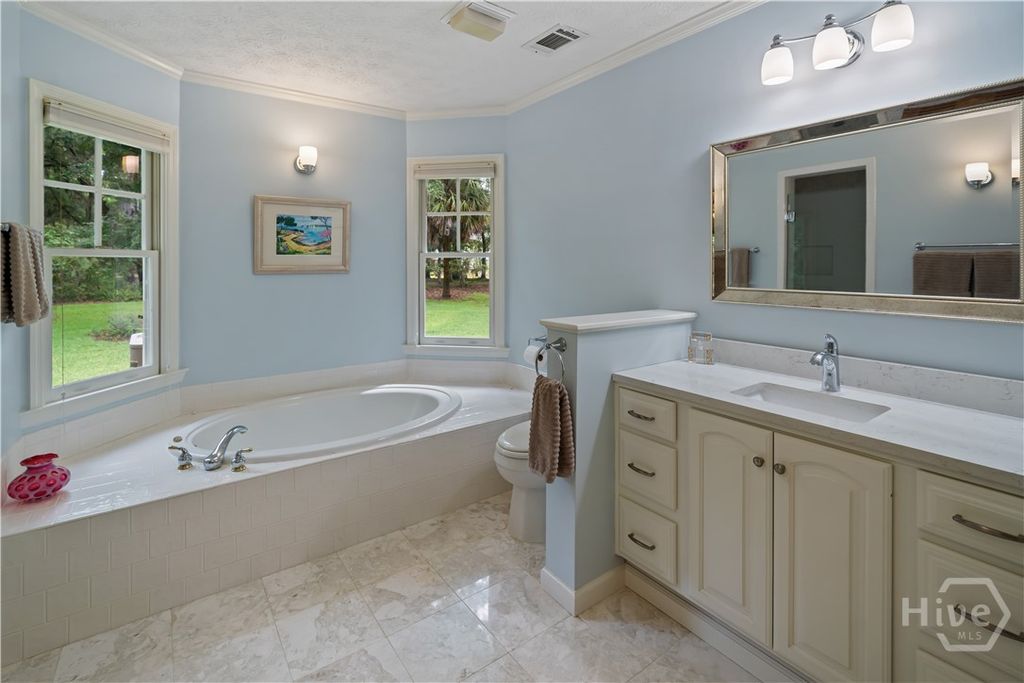 Image 34 of property listing at 791 Turkey Trot Trl, Richmond Hill, GA 31324