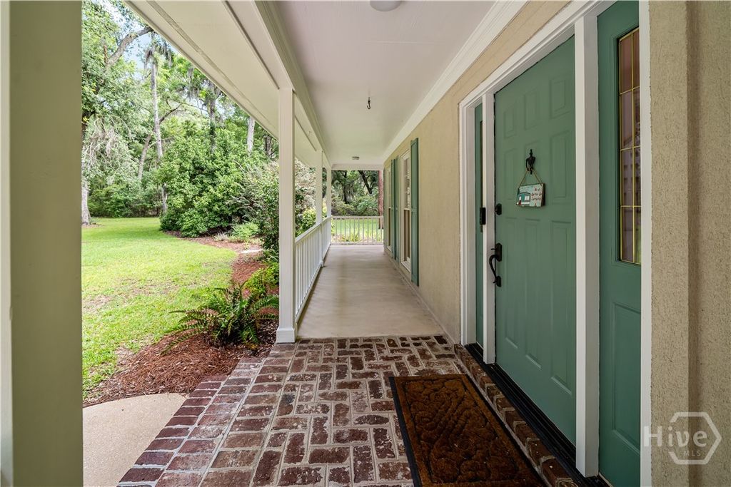 Image 5 of property listing at 791 Turkey Trot Trl, Richmond Hill, GA 31324