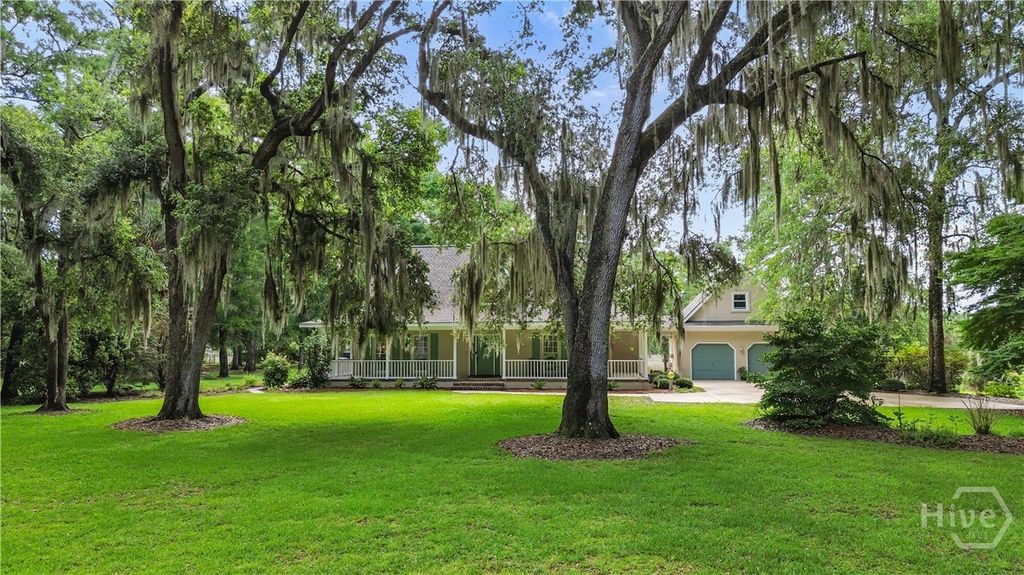 Image 56 of property listing at 791 Turkey Trot Trl, Richmond Hill, GA 31324