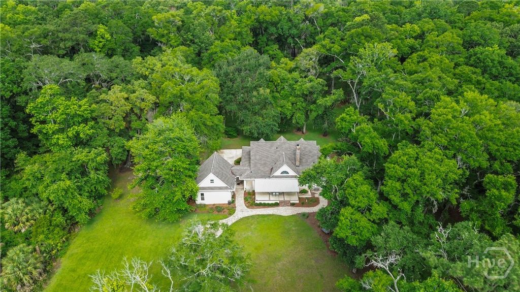 Image 58 of property listing at 791 Turkey Trot Trl, Richmond Hill, GA 31324