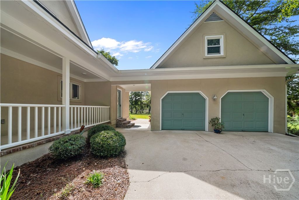 Image 7 of property listing at 791 Turkey Trot Trl, Richmond Hill, GA 31324