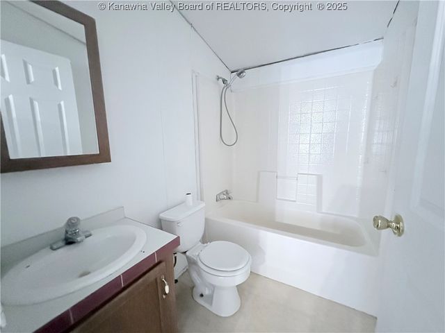 66 N Red Oak Drive, Cottageville, WV 25239