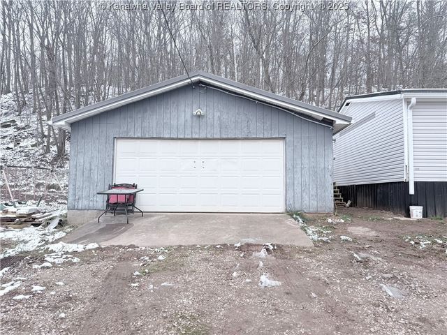 66 N Red Oak Drive, Cottageville, WV 25239