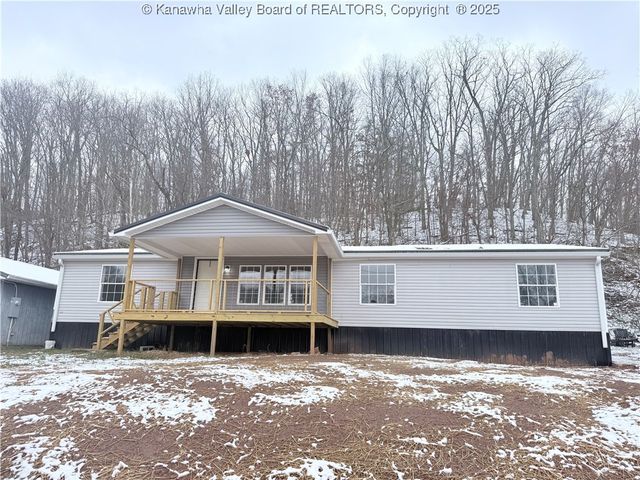 66 N Red Oak Drive, Cottageville, WV 25239
