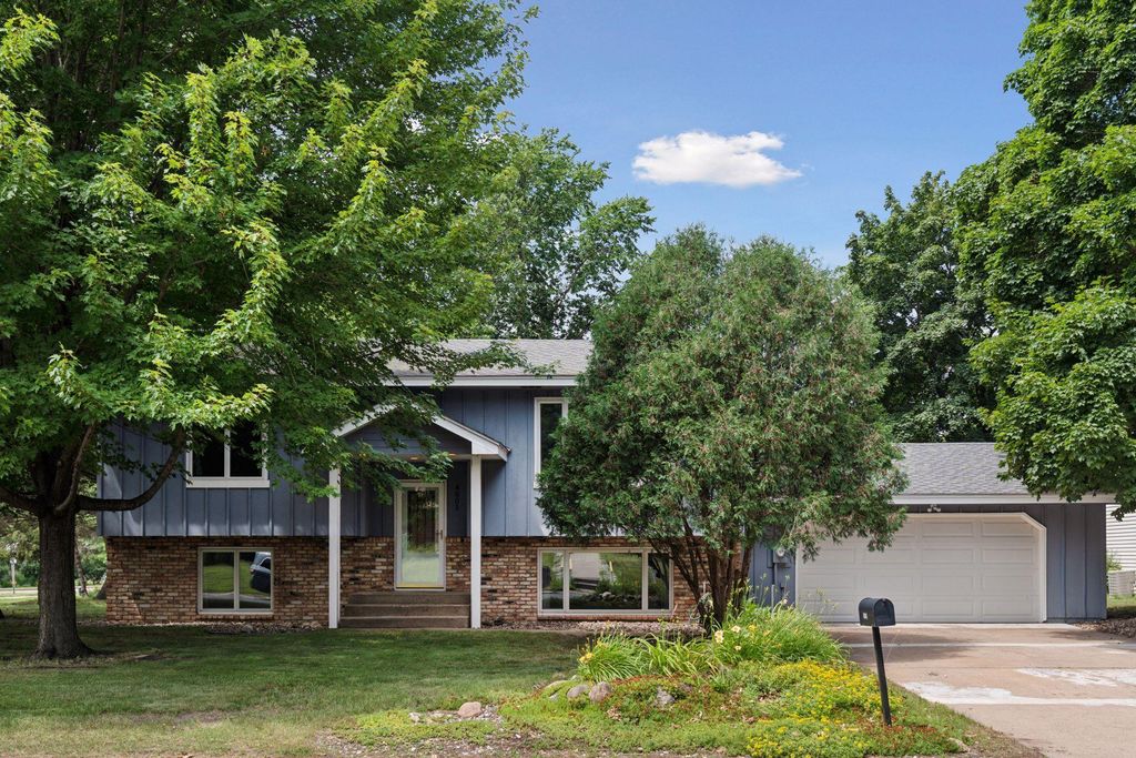 4801 Kent Drive, Shoreview, MN 55126