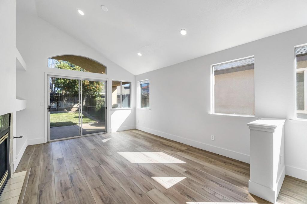 Image 10 of property listing at 2270 N Brunswick Ave., Fresno, CA 93722