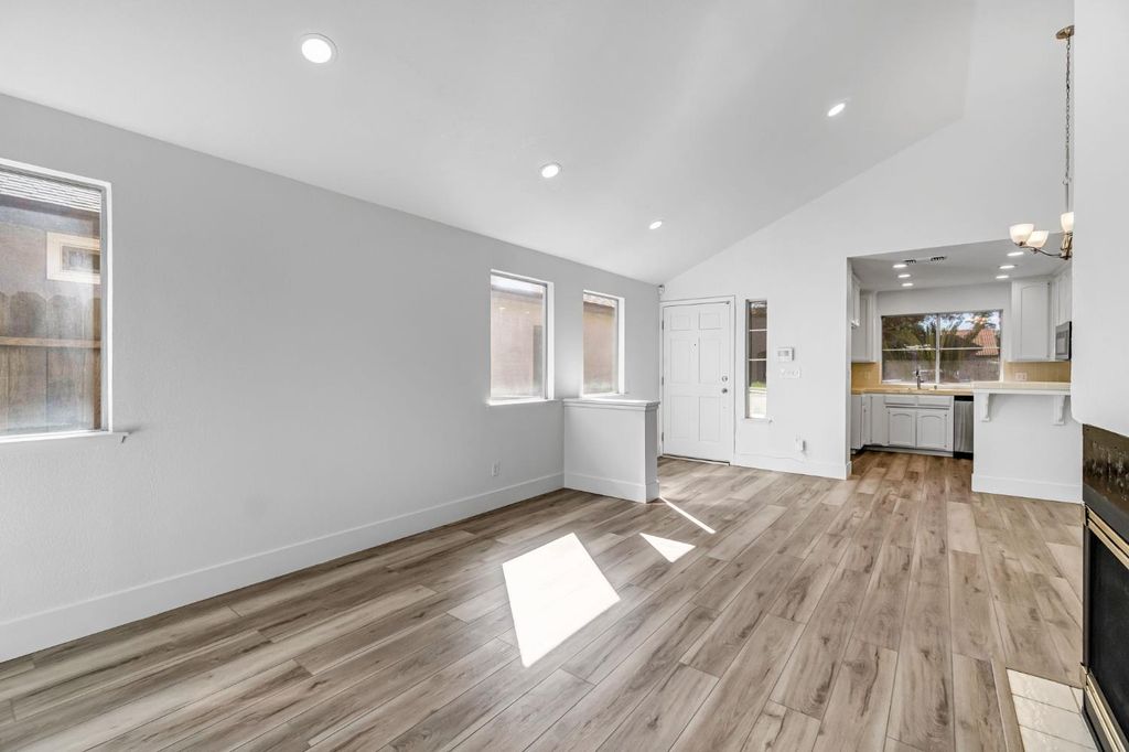 Image 11 of property listing at 2270 N Brunswick Ave., Fresno, CA 93722