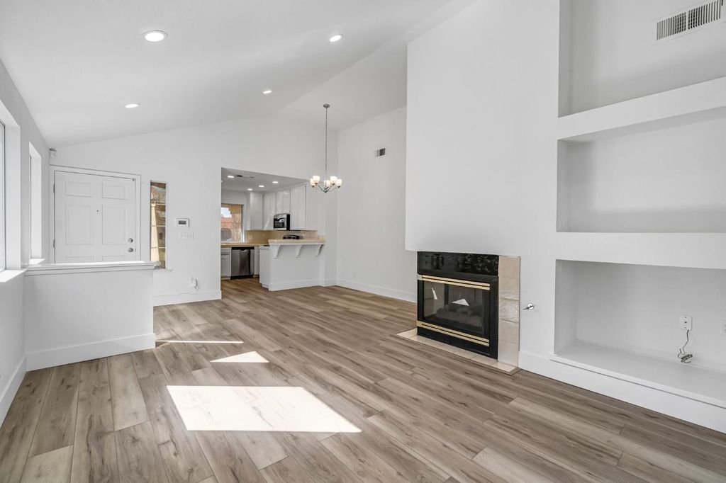 Image 12 of property listing at 2270 N Brunswick Ave., Fresno, CA 93722