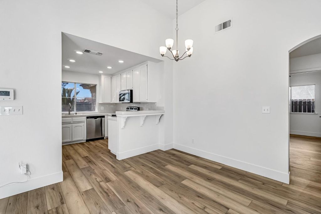 Image 13 of property listing at 2270 N Brunswick Ave., Fresno, CA 93722