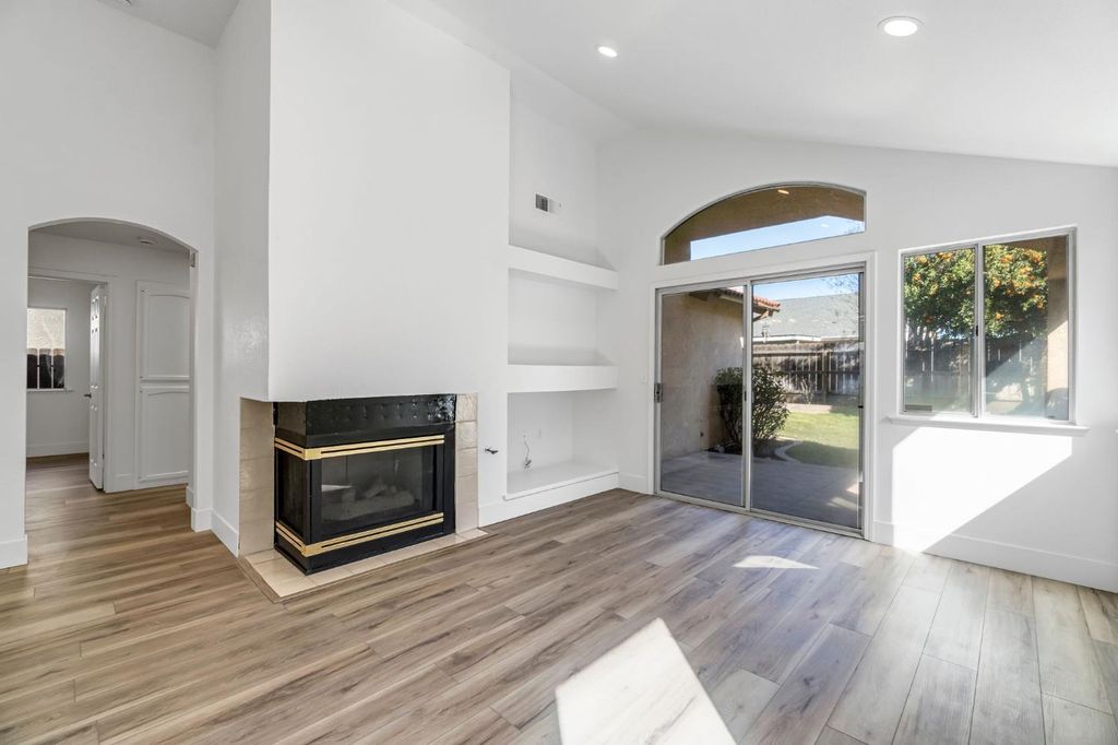 Image 9 of property listing at 2270 N Brunswick Ave., Fresno, CA 93722